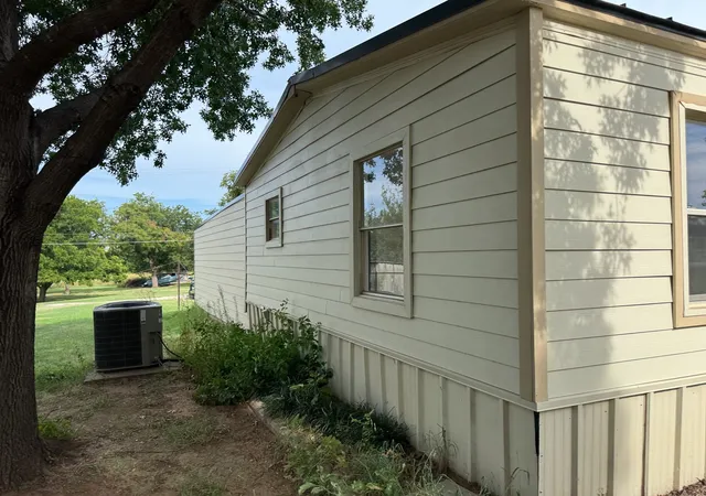 Photo 3 of Manufactured home for sale at 608 N Browning St, Seymour, TX 76380 | MLS# 21035571 | Listing updated on 2026-08-24