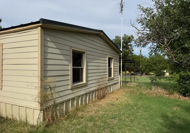 Photo 4 of Manufactured home for sale at 608 N Browning St, Seymour, TX 76380 | MLS# 21035571 | Listing updated on 2026-08-24