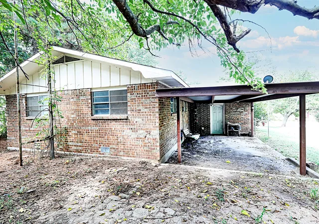 Homes for sale in Bowie, TX | 421 E Wilbarger St, Bowie, TX 76230 | MLS# 21031187