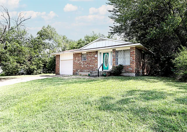 Homes for sale in Bowie, TX | 421 E Wilbarger St, Bowie, TX 76230 | MLS# 21031187