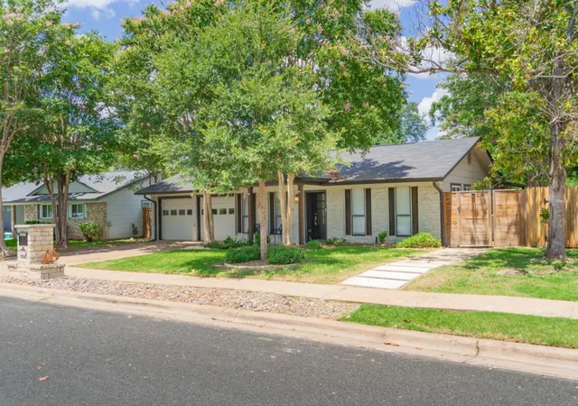 Photo 4 of Single family home for sale at 7002 Whispering Oaks Dr, Austin, TX 78745 | MLS# 21036013 | Listing updated on 2026-08-28