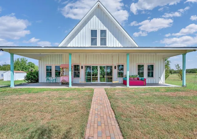 1st image of 109 Springfield Ln, Waco, TX 76705 | MLS# 21037385