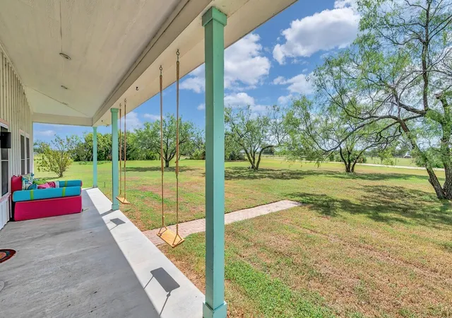 2nd image of 109 Springfield Ln, Waco, TX 76705 | MLS# 21037385