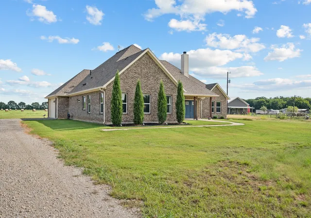 Photo 1 of Single family home for sale at 2435 Cobler Rd, Collinsville, TX 76233 | MLS# 21038479 | Listing updated on 2026-10-01