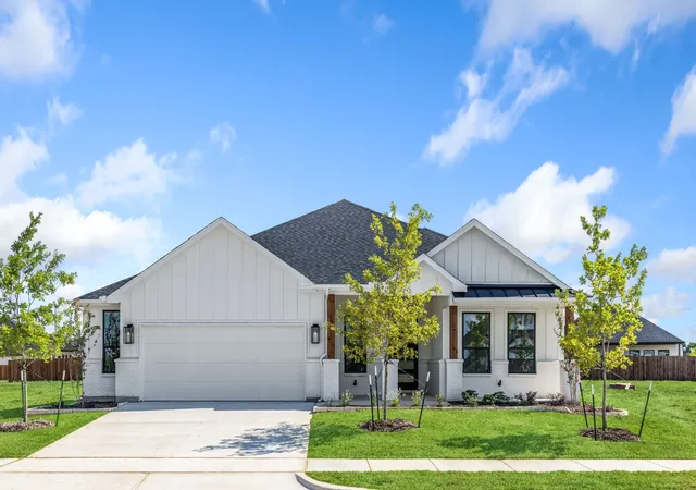 Photo 1 of Sale Pending at 913 Beall St, Denton, TX 76207 | MLS# 21039912 | Listing updated on 2026-08-04