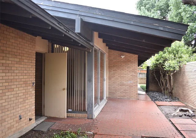 Homes for sale in University Park, TX | 3631 Northwest Pkwy, University Park, TX 75225 | MLS# 21040815