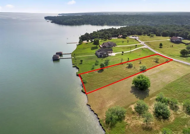 Homes for sale in Streetman, TX | 115 Lake Vista Dr, Streetman, TX 75859 | MLS# 21040451