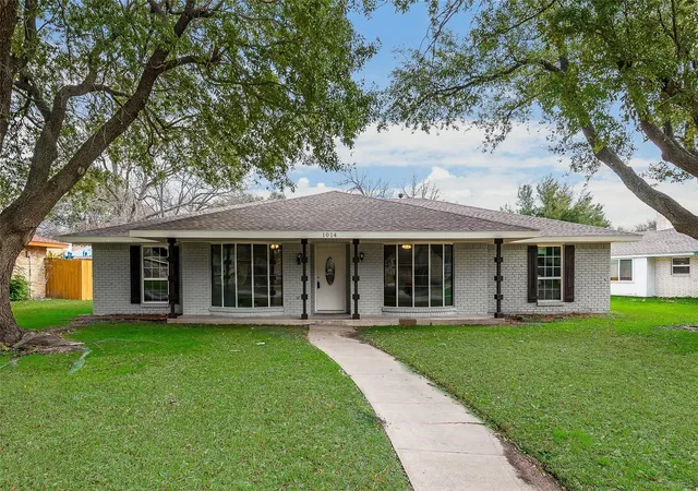 Homes for sale in De Soto, TX | 1014 Westlake Dr, De Soto, TX 75115 | MLS# 21042308