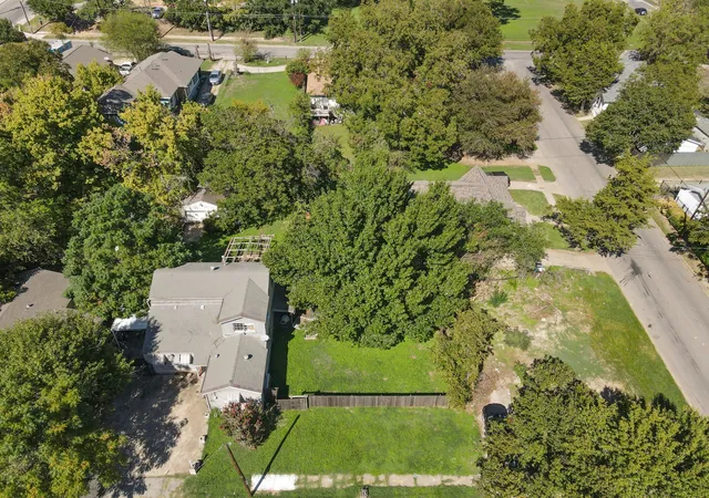 Photo 2 of Single family home for sale at 815 Viola St, Dallas, TX 75203 | MLS# 21043820 | Listing updated on 2026-09-05