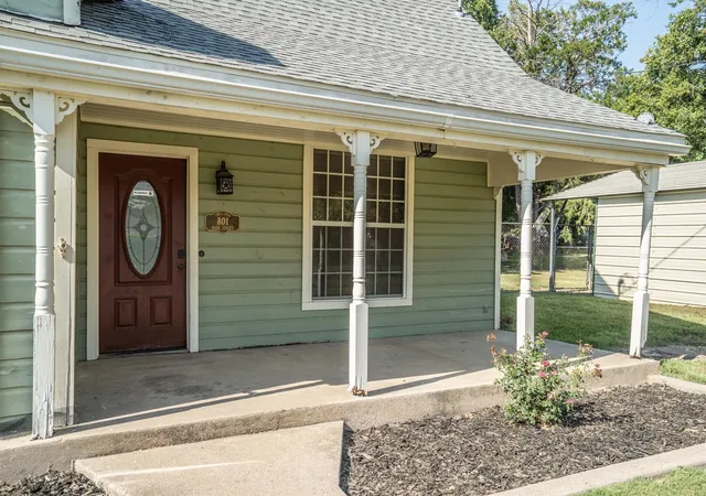 Homes for sale in Tioga, TX | 801 E Main St, Tioga, TX 76271 | MLS# 21038913