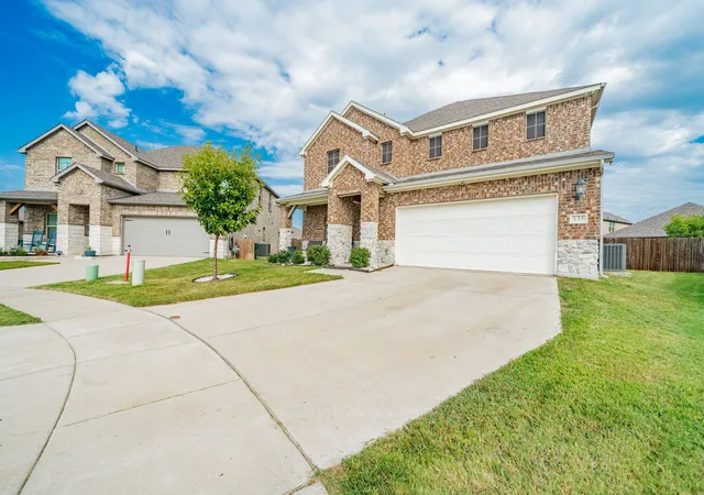Photo 2 of Single family home for sale at 135 Meredith Dr, Rockwall, TX 75087 | MLS# 21046726 | Listing updated on 2026-08-17