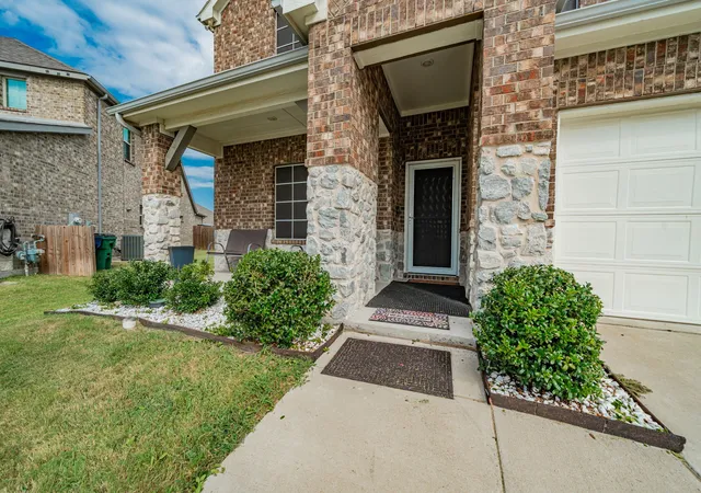 Photo 3 of Single family home for sale at 135 Meredith Dr, Rockwall, TX 75087 | MLS# 21046726 | Listing updated on 2026-08-17