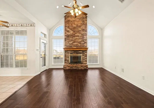 Photo 2 of Sale Pending at 1001 W Remington Park Dr, Terrell, TX 75160 | MLS# 21046609 | Listing updated on 2026-10-02