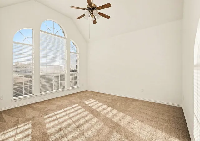 Photo 3 of Sale Pending at 1001 W Remington Park Dr, Terrell, TX 75160 | MLS# 21046609 | Listing updated on 2026-10-02