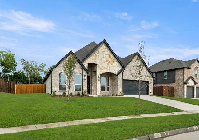 Photo 2 of Single family home for sale at 1911 Aspen, Cedar Hill, TX 75104 | MLS# 21047239 | Listing updated on 2026-09-01