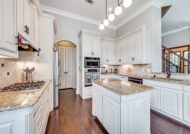 2nd image of 3336 University Park Ln, Irving, TX 75062 | MLS# 21047249