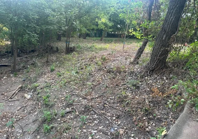 Photo 3 of Sale Pending at 331 E Bear Creek Rd, Glenn Heights, TX 75154 | MLS# 21047881 | Listing updated on 2026-02-10