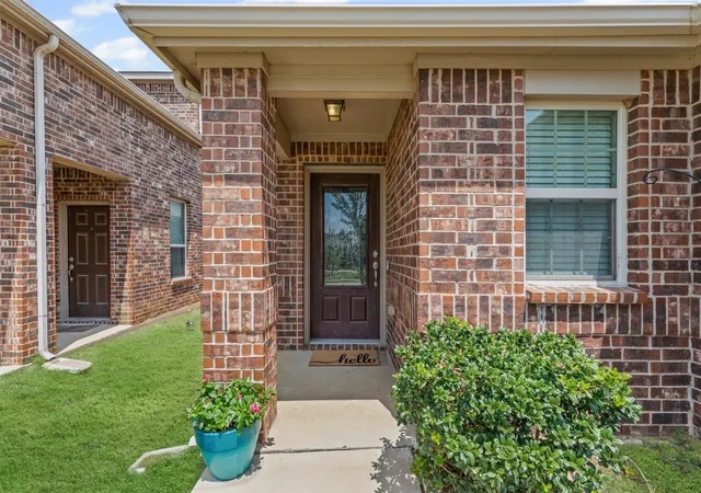 Photo 2 of Single family home for sale at 8837 Tenderfoot Ln, Aubrey, TX 76227 | MLS# 21048050 | Listing updated on 2026-08-27