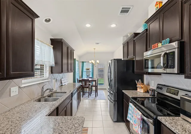 Photo 4 of Single family home for sale at 8837 Tenderfoot Ln, Aubrey, TX 76227 | MLS# 21048050 | Listing updated on 2026-08-27