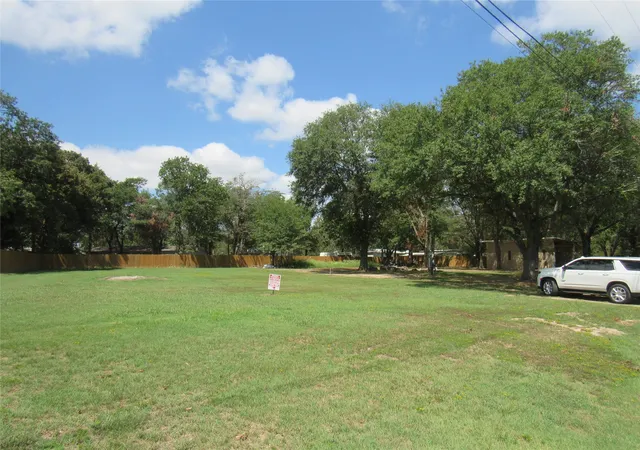 Photo 1 of Land for sale at 7305 Lakeview Dr, Bonham, TX 75418 | MLS# 21048402 | Listing updated on 2026-08-25