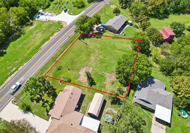4th image of 309 W Sherman Dr, Aubrey, TX 76227 | MLS# 21050598