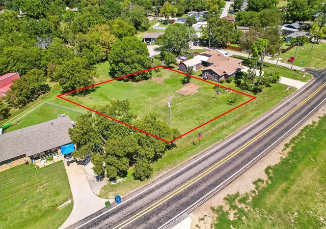 5th image of 309 W Sherman Dr, Aubrey, TX 76227 | MLS# 21050598