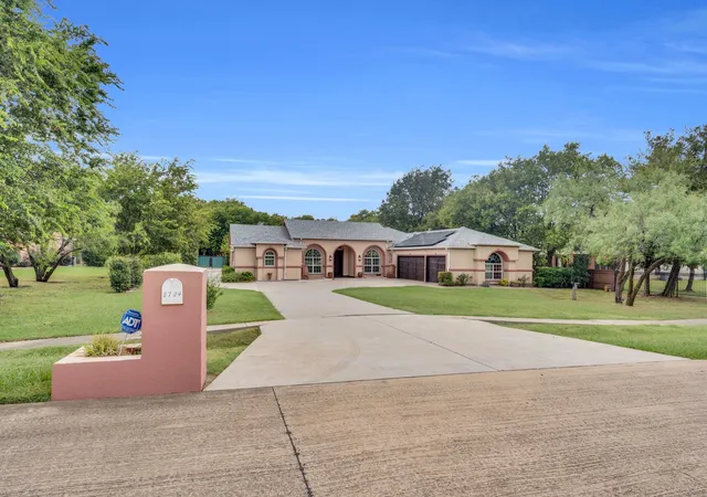 Photo 4 of Single family home for sale at 2724 Prairie Acres Cvs, Cedar Hill, TX 75104 | MLS# 21049018 | Listing updated on 2026-09-01