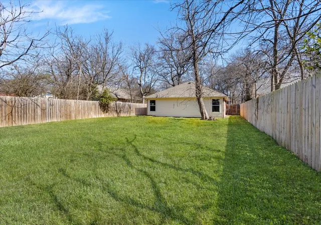 Photo 3 of Single family home for sale at 716 N Harrison Ave, Sherman, TX 75090 | MLS# 21053031 | Listing updated on 2026-08-23