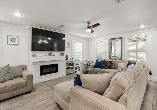 Photo 4 of Single family home for sale at 3516 Mulberry Dr, Granbury, TX 76048 | MLS# 21053246 | Listing updated on 2026-08-27