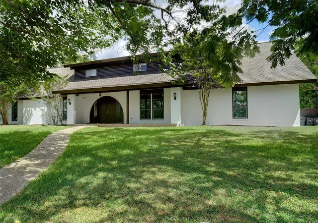 Photo 1 of Single family home for sale at 8900 Random Rd, Fort Worth, TX 76179 | MLS# 21027567 | Listing updated on 2026-07-25