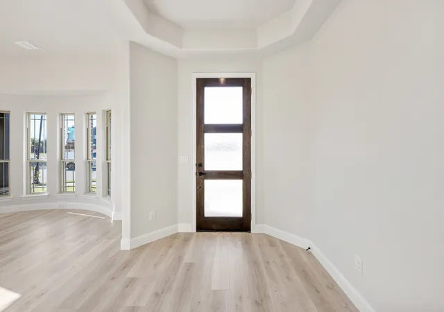 Photo 4 of Sale Pending at 537 Sanctuary Dr, Waxahachie, TX 75165 | MLS# 21054064 | Listing updated on 2026-07-15