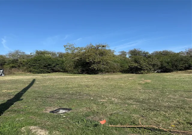 Photo 2 of Land for sale at 820 E Avenue Avenue E, Temple, TX 76501 | MLS# 21054611 | Listing updated on 2026-08-18