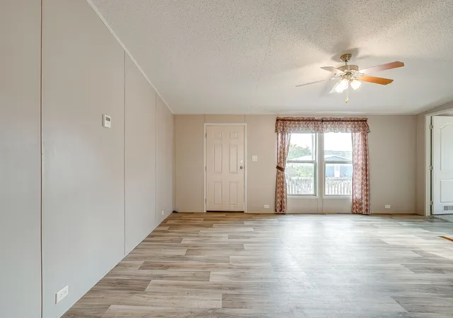 4th image of 900 Tree Dr, Granbury, TX 76048 | MLS# 21052348