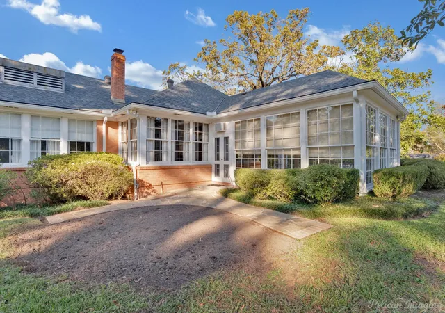 Photo 3 of Single family home for sale at 6700 E Ridge Dr, Shreveport, LA 71106 | MLS# 21055089 | Listing updated on 2026-07-11