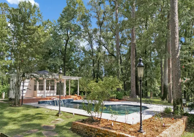 Photo 3 of Mansion for sale at 426 Bob White Ln, Shreveport, LA 71106 | MLS# 21055077 | Listing updated on 2026-07-16