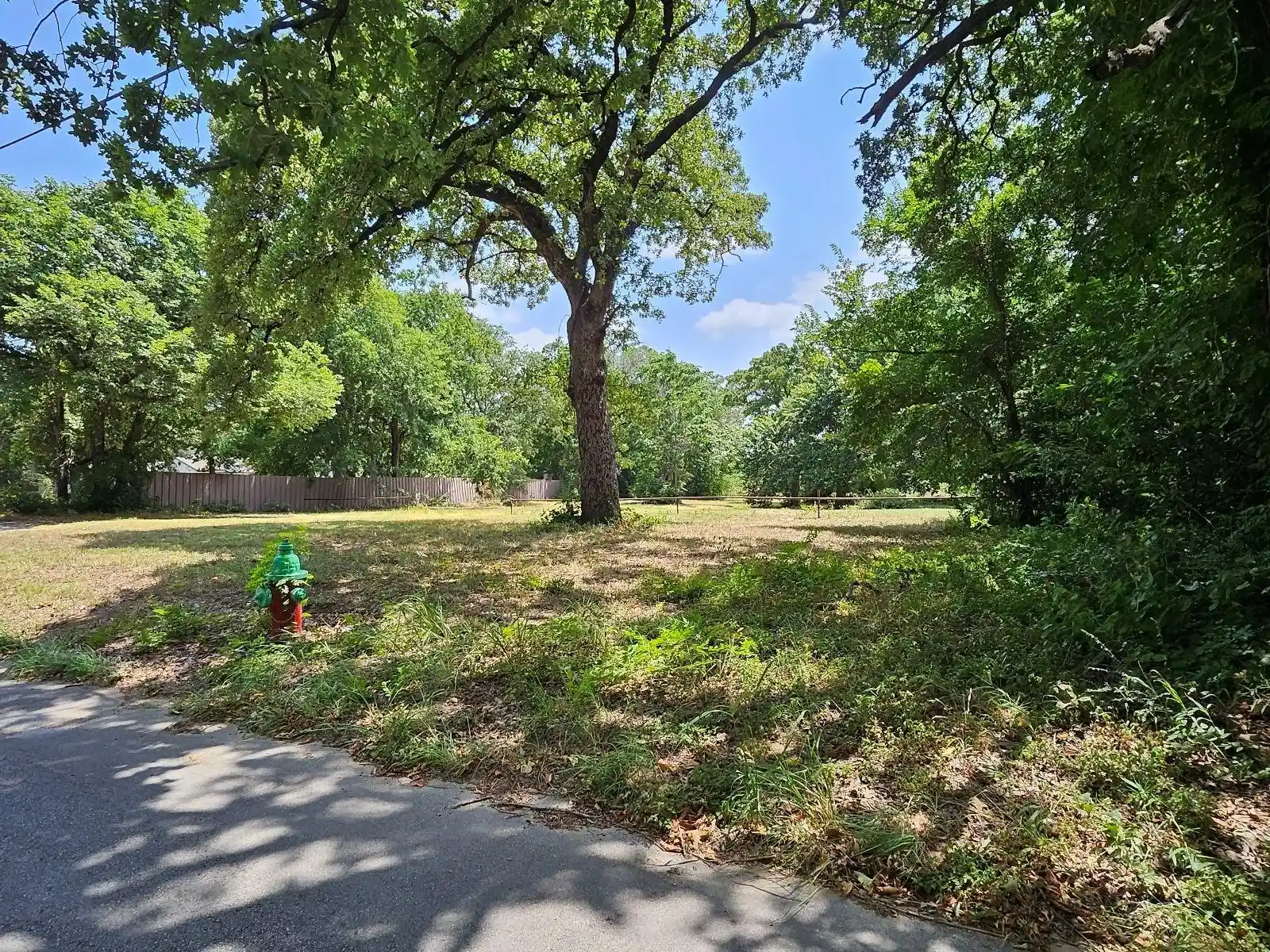 Land for sale at 1620 Oak Knoll Dr, Haltom City, TX 76117 | MLS# 21055253