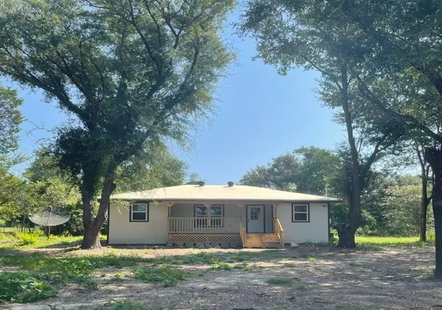 Photo 2 of Sale Pending at 1631 Lcr 760, Groesbeck, TX 76642 | MLS# 21054762 | Listing updated on 2026-08-31