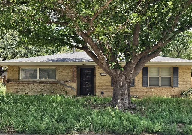 Photo 1 of Sale Pending at 2215 Locust St, Amarillo, TX 79109 | MLS# 21036500 | Listing updated on 2026-09-04