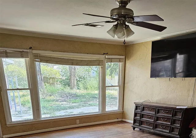 Photo 3 of Sale Pending at 2215 Locust St, Amarillo, TX 79109 | MLS# 21036500 | Listing updated on 2026-09-04