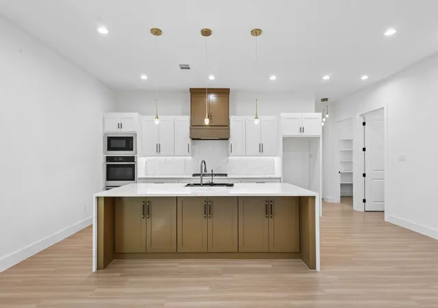 Photo 2 of Single family home for sale at 9008 Crosswind Dr, Fort Worth, TX 76179 | MLS# 21055458 | Listing updated on 2026-08-24