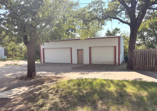Homes for sale in Mineral Wells, TX | 1009 11th St, Mineral Wells, TX 76067 | MLS# 21047073