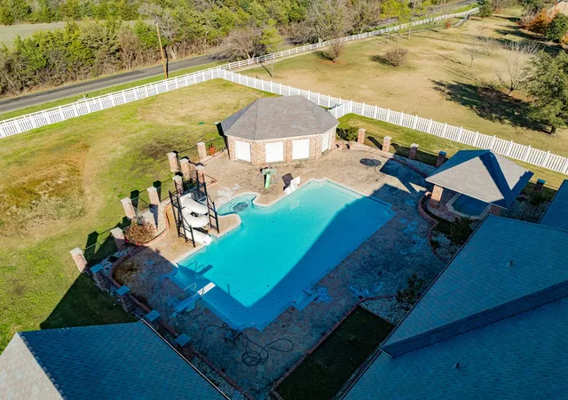 Photo 3 of Single family home for sale at 1990 Broken Lance Ln, Rockwall, TX 75032 | MLS# 21055232 | Listing updated on 2026-08-22