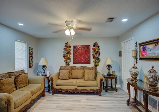 Photo 3 of Single family home for sale at 3304 Linda St, Shreveport, LA 71119 | MLS# 21057395 | Listing updated on 2026-08-31