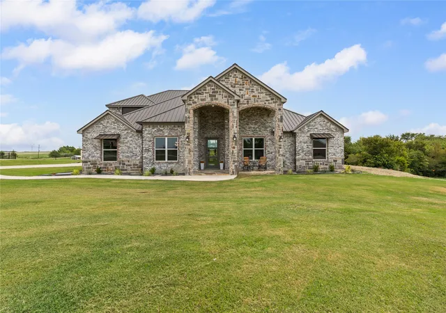 Photo 4 of Single family home for sale at 5705 Autumn Trl, Celina, TX 75009 | MLS# 21057890 | Listing updated on 2026-08-22