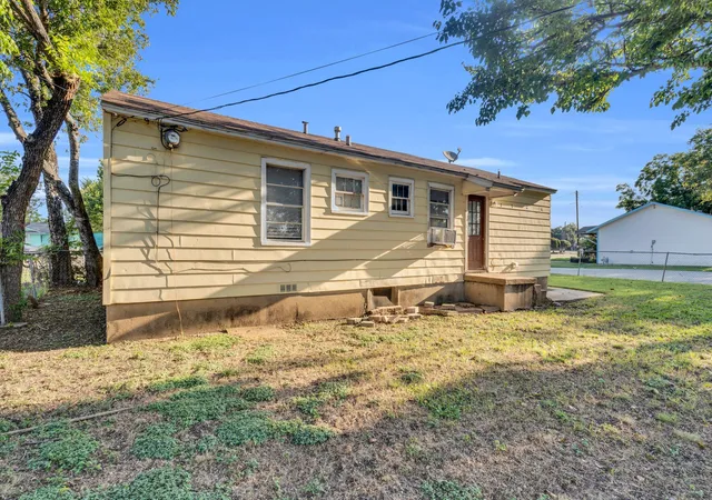Photo 2 of Single family home for sale at 202 W Wheatland Rd, Duncanville, TX 75116 | MLS# 21017515 | Listing updated on 2026-08-04