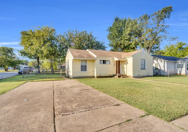Photo 4 of Single family home for sale at 202 W Wheatland Rd, Duncanville, TX 75116 | MLS# 21017515 | Listing updated on 2026-08-04