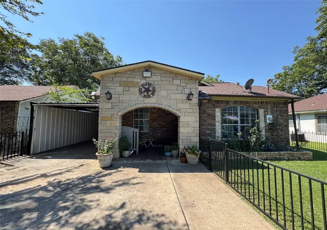 Photo 1 of Single family home for sale at 407 S Garrett Ave, Dallas, TX 75223 | MLS# 21058170 | Listing updated on 2026-08-25
