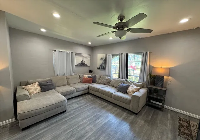 Photo 2 of Single family home for sale at 407 S Garrett Ave, Dallas, TX 75223 | MLS# 21058170 | Listing updated on 2026-08-25