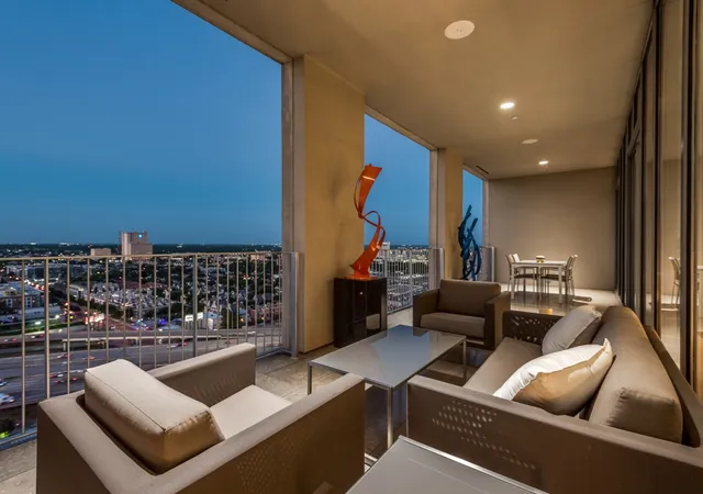 Homes for sale in Dallas, TX | 1717 Arts Plaza #1804, Dallas, TX 75201 | MLS# 21058953