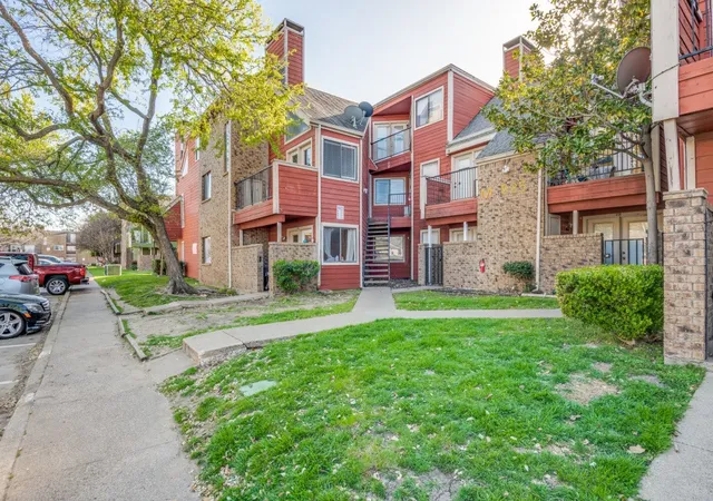 Condo for sale at 9825 Walnut St #M 205, Dallas, TX 75243 | MLS# 21058391